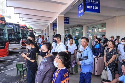 Hàng vạn người rời Thủ đô, bến xe Hà Nội đông nghẹt trước kỳ nghỉ 2/9