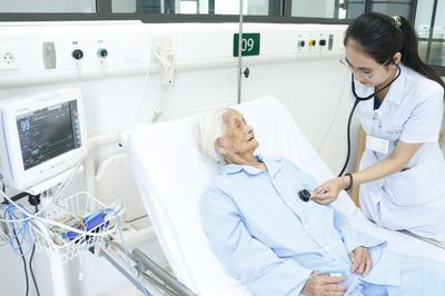 Bệnh viện Bạch Mai kịp thời cứu sống cụ bà gần 100 tuổi