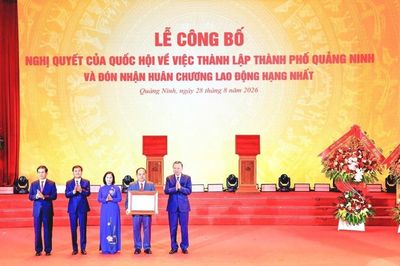 Công bố Nghị quyết thành lập thành phố Quảng Ninh