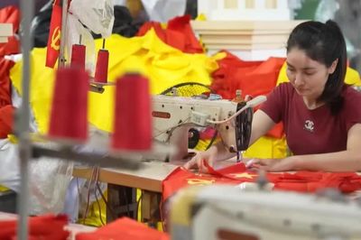 Làng cờ Từ Vân tất bật trước ngày Quốc khánh 2/9