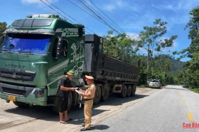 Ra quân tổng kiểm soát phương tiện kinh doanh vận tải dịp Quốc khánh 2/9