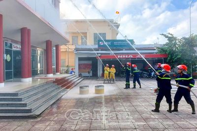 Diễn tập phòng cháy chữa cháy tại trụ sở ngân hàng