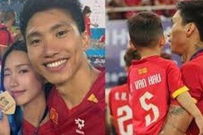 Sau đêm Việt Nam lên ngôi, Văn Hậu có khoảnh khắc khiến dân mạng chú ý hơn cả chiếc cúp
