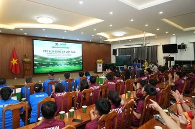 Từ lời chúc đến những cái bắt tay: Một ngày tiếp lửa cho bóng đá Việt Nam trước Đấu trường Châu Á 2026