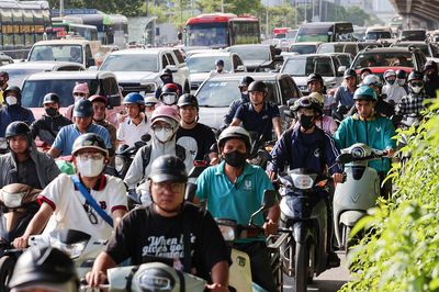 Rời Hà Nội trước giờ tan tầm, người dân vẫn 'dính' tắc đường trước kỳ nghỉ 2/9