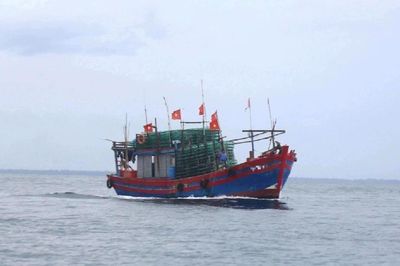 Tàu cá Đà Nẵng cùng 50 ngư dân mất liên lạc trên biển: Cứu vớt 32 người