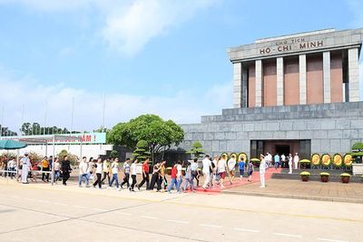 Hà Nội: Tặng 45.000 suất quà cho du khách đến tham quan Lăng Chủ tịch Hồ Chí Minh dịp Quốc khánh
