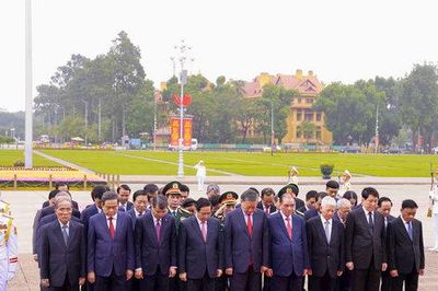 Lãnh đạo Đảng, Nhà nước và thành phố Hà Nội vào Lăng viếng Chủ tịch Hồ Chí Minh
