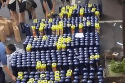 Triệt phá đường dây tiêu thụ gần 9.600 bình 'khí cười'