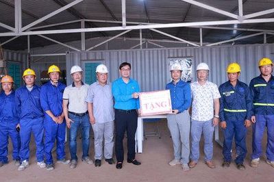 Công đoàn Thủ đô tiếp sức công nhân bám công trường dịp Quốc khánh