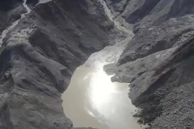 Nepal, Trung Quốc tiếp tục tìm kiếm người mất tích sau lũ quét