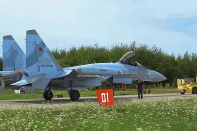 Phi đội 'tiêm kích ngoài hành tinh' Su-35 sẵn sàng xuất kích