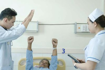 Đột quỵ khi đang làm đồng, bác sĩ khuyên không bỏ lỡ 'giờ vàng'