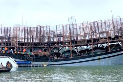 Cứu 32 ngư dân mất liên lạc trên biển, khẩn trương tìm những người còn lại