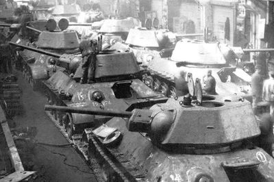 Liên Xô đã sản xuất T-34 giữa lúc quân Đức tiến sát nhà máy như thế nào?
