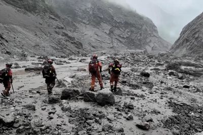 Địa hình hiểm trở cản bước lực lượng cứu hộ tại Nepal