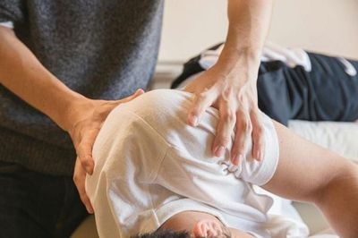 Chàng trai 27 tuổi đột quỵ và câu hỏi dằn xé 'có buông tay không'