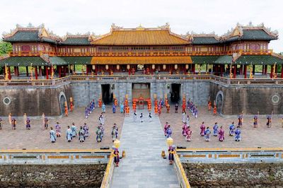 Tái hiện Lễ Truyền lô và tuyên dương 385 học sinh danh dự toàn trường