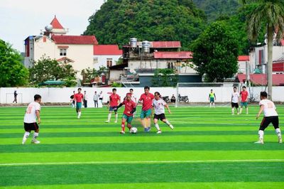 Sôi động giải bóng đá nam dân tộc Mông ở Mộc Châu
