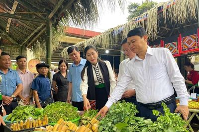 Phiên chợ vùng cao Muổi Nọi hút du khách dịp Quốc khánh 2.9