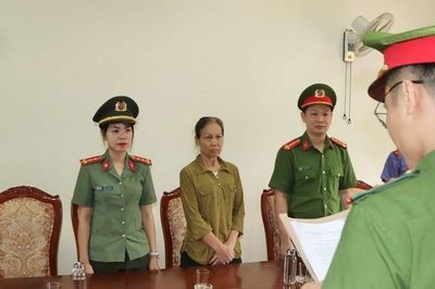 Sơn La: Người phụ nữ 66 tuổi bị khởi tố vì dùng hàn the sản xuất hàng trăm kilogam bánh cuốn