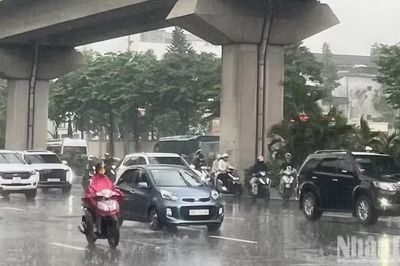 Theo dõi sát nguy cơ mưa lớn và bão tái sinh trên Biển Đông