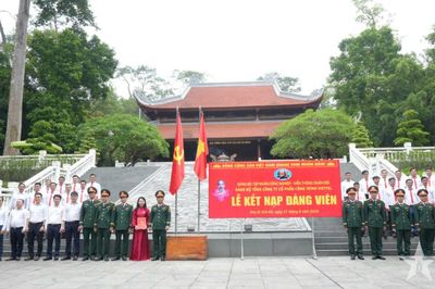 Viettel Construction dâng hương báo công, kết nạp 25 đảng viên mới tại Khu di tích K9