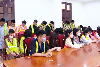 Triệt phá đường dây mua bán tinh dầu chứa Etomidate núp bóng thuốc lá điện tử