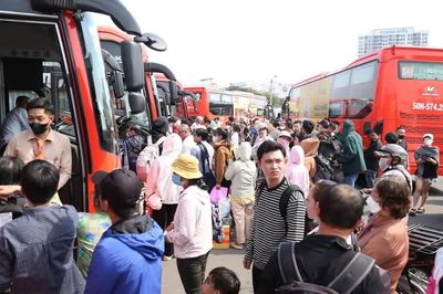 Tàu xe, du lịch vào cao điểm dịp nghỉ lễ