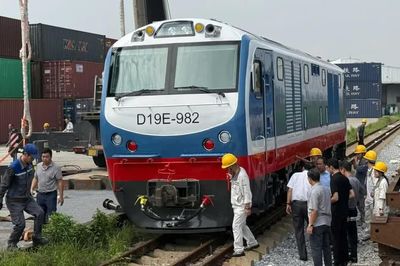 Đường sắt Việt Nam tiếp nhận lô đầu máy mới đạt tốc độ lớn nhất 120km/giờ