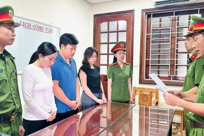 Vợ chồng mạo danh lương y, bán thuốc gia truyền chứa chất cấm