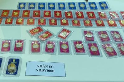 Ngày cuối tuần 29-8, giá vàng giảm sâu