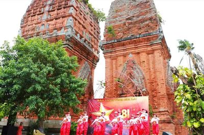 Gia Lai tổ chức 'giai điệu tự hào' bên tháp cổ 800 tuổi