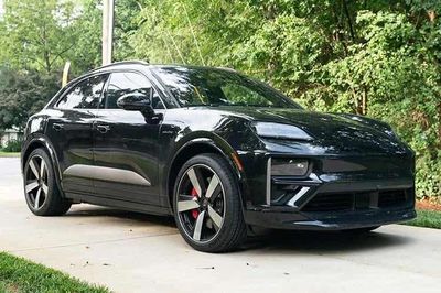 Porsche Macan Turbo Electric 'bay' hơn 500 USD/ngày chỉ sau 3 tháng