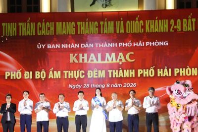 Hàng nghìn người dân, du khách trải nghiệm phố đi bộ, ẩm thực Hải Phòng