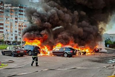 Nga bất ngờ tập kích kho hàng ở ngoại ô Kiev, hàng trăm người dân phải sơ tán