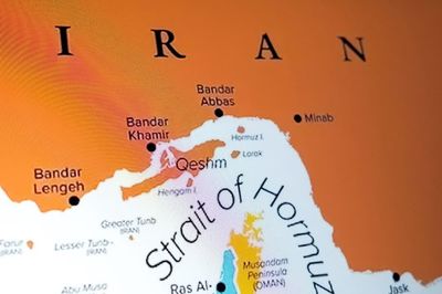 Iran bác tuyên bố của Mỹ, khẳng định vẫn kiểm soát eo biển Hormuz