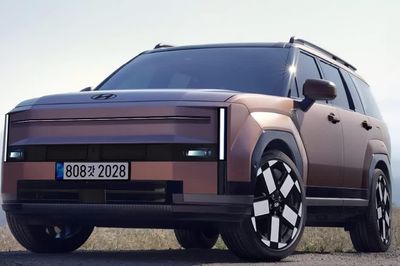 Hyundai Santa Fe chốt lịch ra bản mới: SUV dùng xăng sạc điện