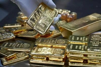 Giọng điệu cứng rắn của Chủ tịch Fed khiến giá vàng lao dốc