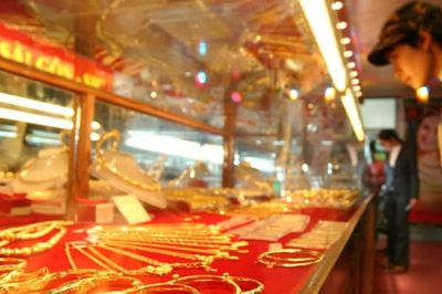 Giá vàng biến động mạnh, nhà đầu tư nên làm gì?