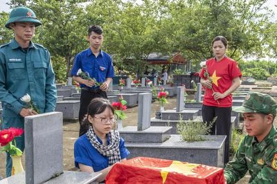 Lực lượng tìm kiếm hài cốt liệt sĩ làm việc xuyên kỳ nghỉ 2/9
