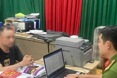 Đầu thú sau khi tạt sơn vào nhà dân lúc rạng sáng