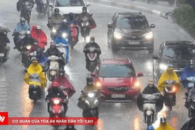 Hà Nội cảnh báo dông, lốc trong 3 giờ tới