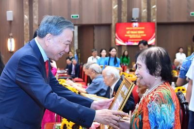Đất nước không quên những người tận hiến cho Đảng, cho dân
