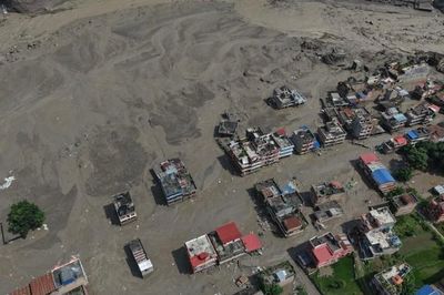 Nepal an táng hàng trăm thi thể nạn nhân lũ quét trong mộ tập thể