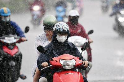 Hà Nội và loạt tỉnh thành miền Bắc mưa lớn, Biển Đông có thể xuất hiện bão