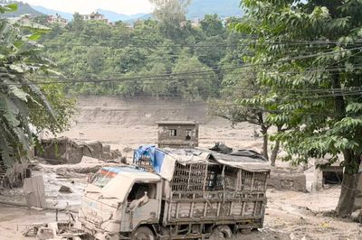 Cảnh tượng hoang tàn ở Nepal sau trận lũ quét thảm khốc