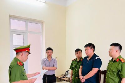 Công an Phú Thọ khởi tố giám đốc liên quan vụ đổ gần 290 tấn chất thải trái phép