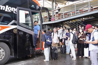 Người dân đổ về các bến xe, bắt đầu hành trình nghỉ lễ Quốc khánh 2/9