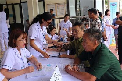 Mô hình chăm sóc sức khỏe 'sáng đi, chiều về' - giải pháp thích ứng với già hóa dân số